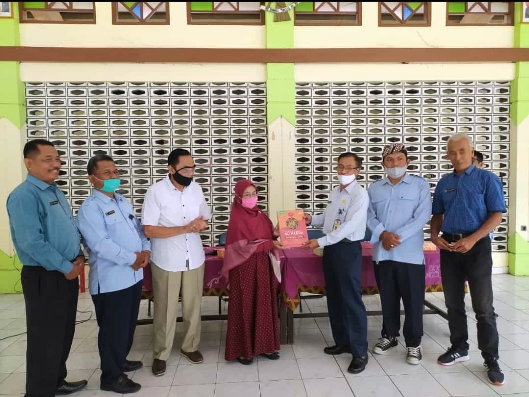 Penjabat Kepala Desa Caturtunggal Sampaikan Bantuan Al-Quran dan Buku-buku Kepada TPA Al-Islah Padukuhan Manggung